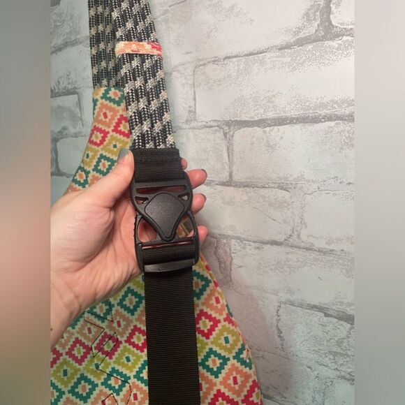 Kavu Rope Sling Zip up crossover Bag Spring pattern - Picture 5 of 10